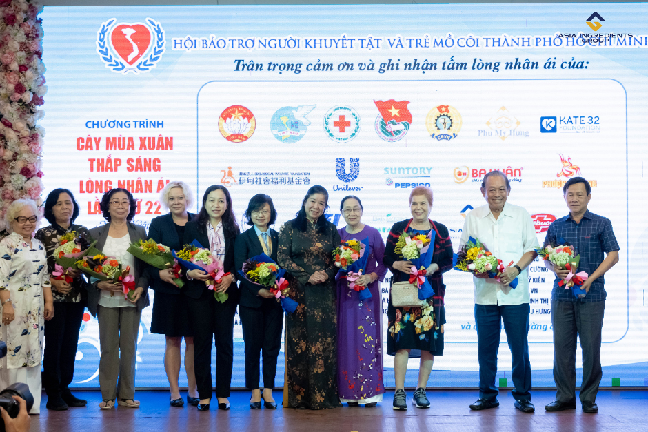 TRAO TẶNG 1.600 PHẦN QUÀ CHO NGƯỜI KHUYẾT TẬT VÀ TRẺ MỒ CÔI DỊP TẾT QUÝ MÃO 2023